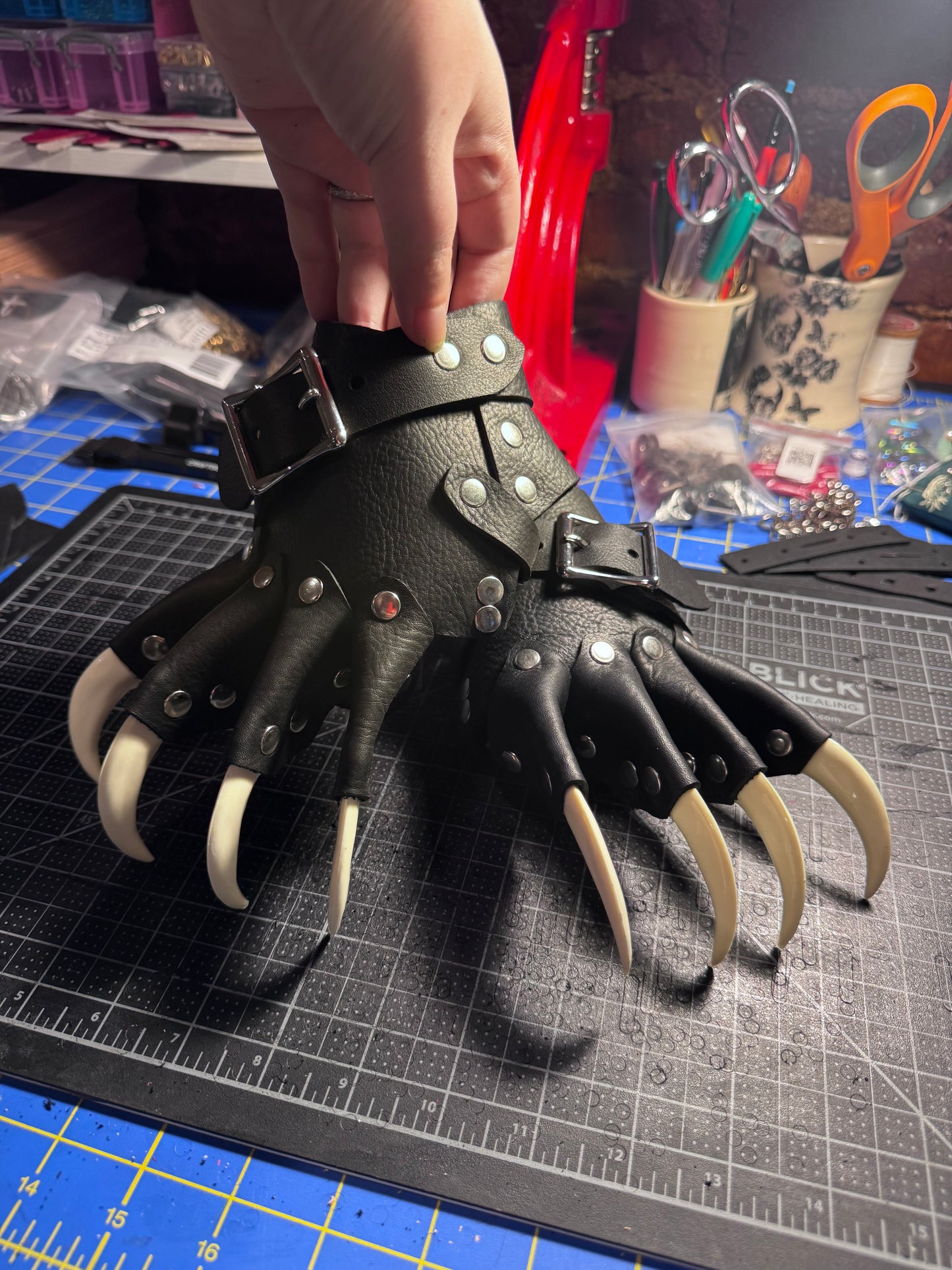 Clawed Gloves