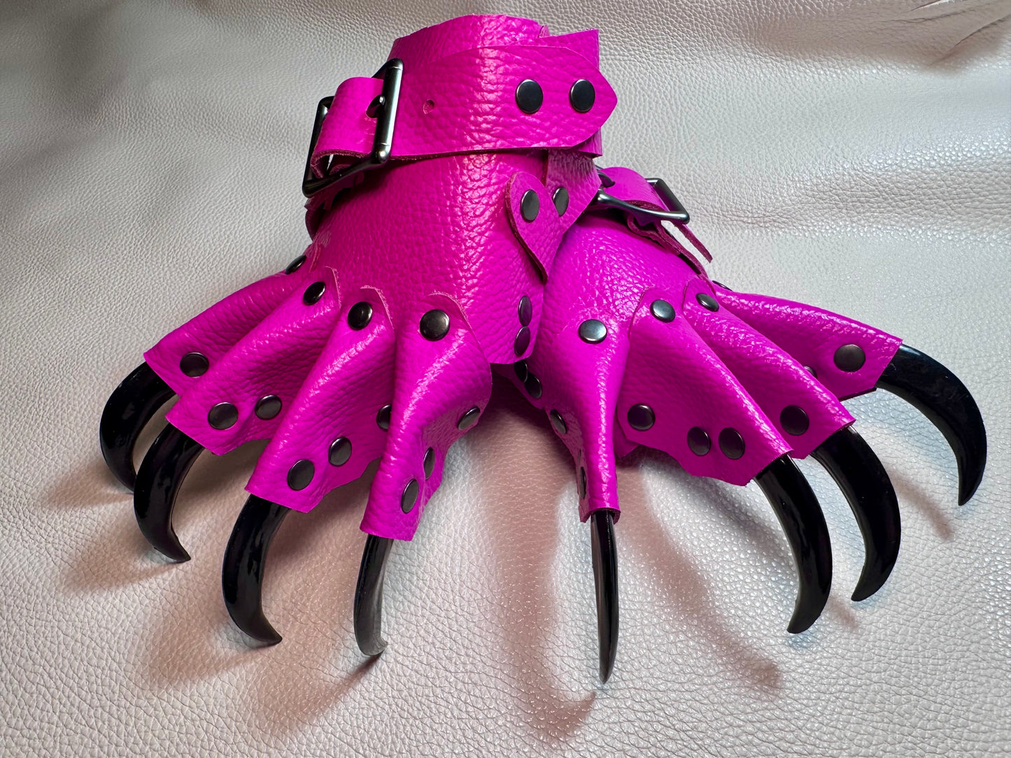 Clawed Gloves